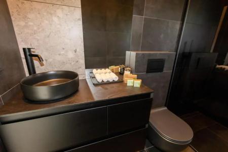 North Mountain View Suites - 25