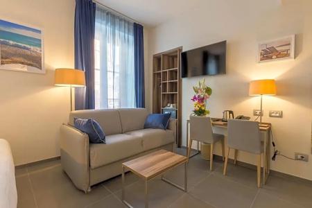 Hôtel Nice Azur Riviera - 83