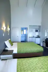 Airport Manor Inn - 15