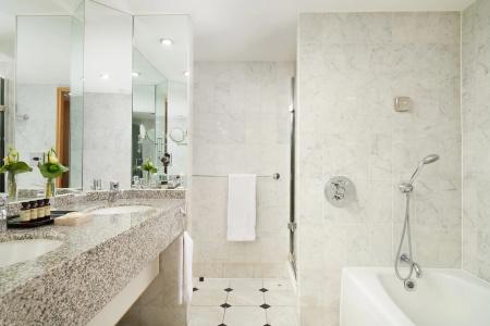 The Chelsea Harbour and Spa - 18