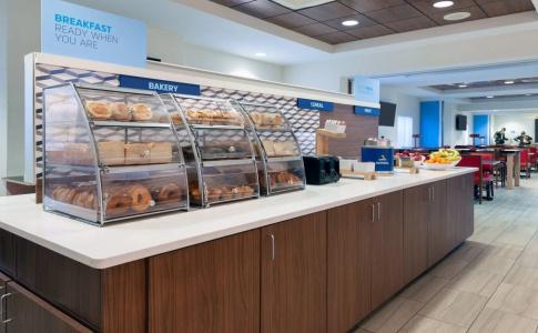Holiday Inn Express & Suites - Nearest Universal Orlando, an IHG - 10