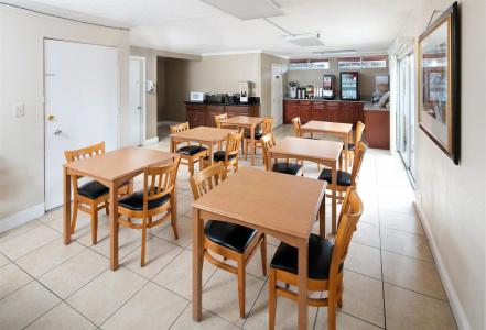 Roy Inn & Suites -Sacramento Midtown - 17