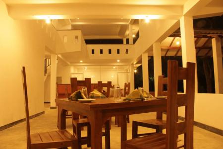 Green Hut & Restaurant. - 16