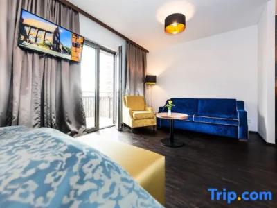 Best Western Plus Royal Suites - 29