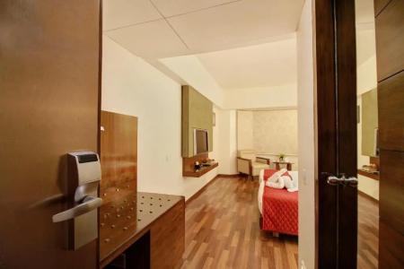 Monarch Luxur - Infantry Road - 29