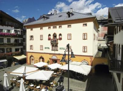 Royal Cortina - 19