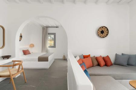 Mr. and Mrs. White Tinos - 110
