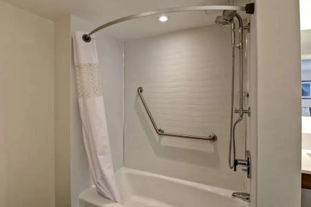 Hampton Inn & Suites by Hilton-Airport - 64