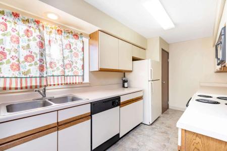 La Quinta By Wyndham East - 13