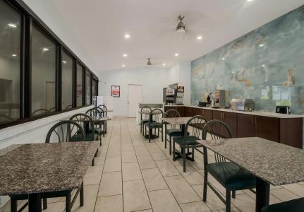 Econo Inn & Suites - 26