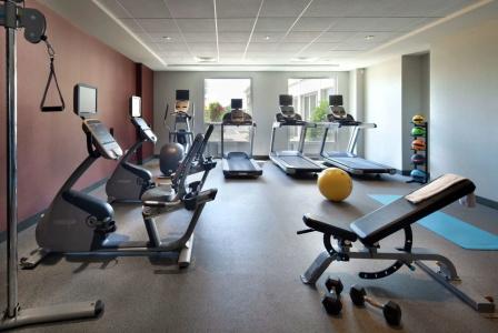 Hilton Garden Inn Montreal Airport - 16