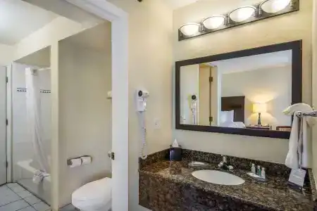 Clarion Inn & Suites Central Beach - 74