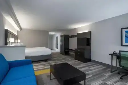 Holiday Inn Express & Suites i-95 & i-20 Civic Ctr, An Ihg - 50
