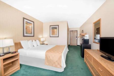 Days Inn & Suites by Wyndham 19th Ave/Airport Dome - 15