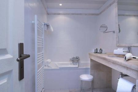 Best Western Plus Le Donjon - Cœur de La Cité Médiévale - 67
