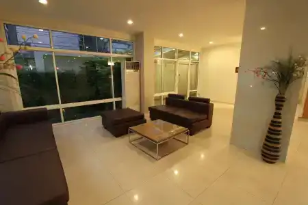 The Royal Bee Aparthotel - 1