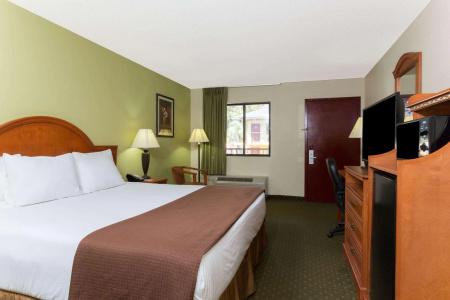 Howard Johnson by Wyndham - 5