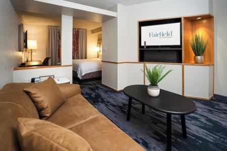 Fairfield Inn & Suites - 31