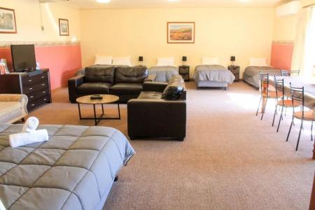 St Georges Motor Inn - 2