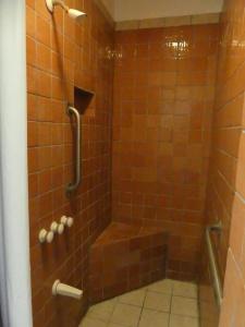 Wilshire Orange - 7