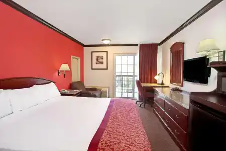 Ramada by Wyndham - 9