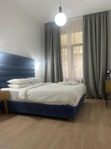 Maroon Bottle Boutique Suites - 11