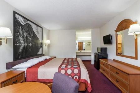 Super 8 by Wyndham/Ft. Jackson SC - 27