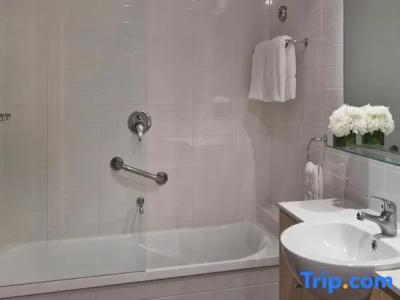 Adina Apartment Barrack Plaza - 81