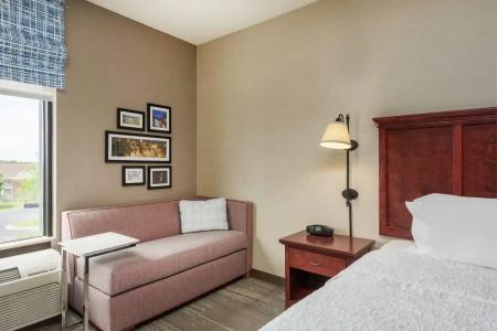 Hampton Inn - Hills - 43