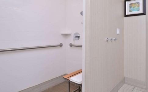 Hampton Inn & Suites - 12