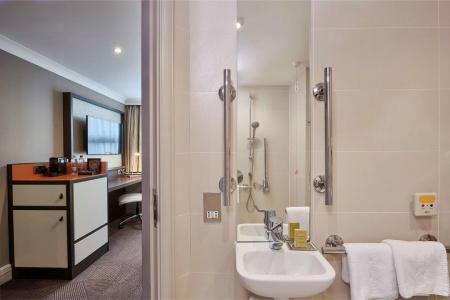 DoubleTree by Hilton London Ealing - 8
