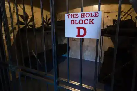 Alcatraz Jail-Hostel - 5
