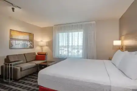 TownePlace Suites by Marriott Indianapolis Airport - 70
