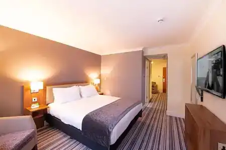 Holiday Inn Cardiff North m4 Jct 32, An Ihg - 33