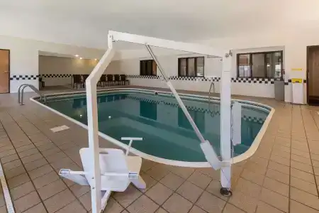 Comfort Inn East - 16