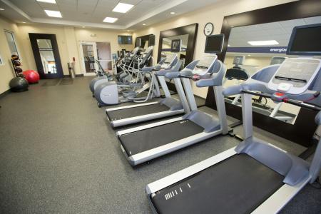Hampton Inn & Suites Airport - 32
