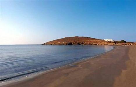 Mr. and Mrs. White Tinos - 24
