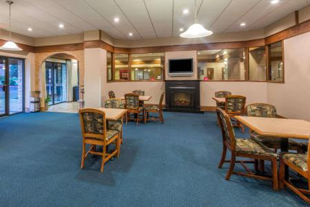 Ramada by Wyndham - 7