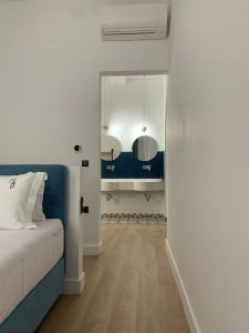 Maroon Bottle Boutique Suites - 34