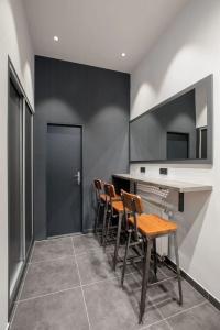 Old Town Square Residence by Emblem - 58