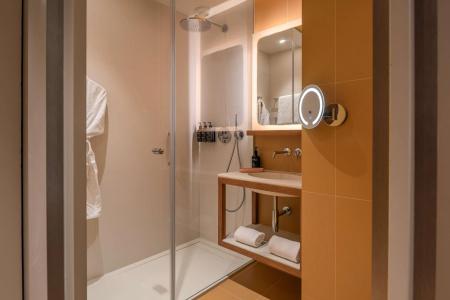 Radisson Blu 1835, Cannes - 20