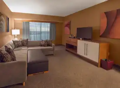DoubleTree by Hilton New York - 57