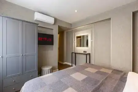 Seraglio & Suites - 108