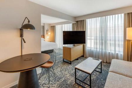 Sheraton Suites Old Town - 90