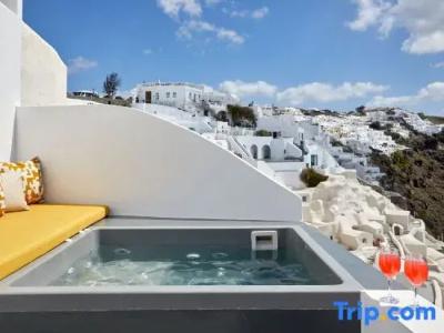 Allure Breeze Suites - 105