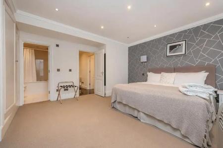 Queensgate Court - 272
