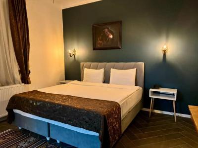THE RED HORSE - 42