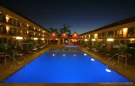 Tropicana Inn and Suites - 10