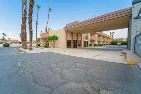 Royal Plaza Inn - 22