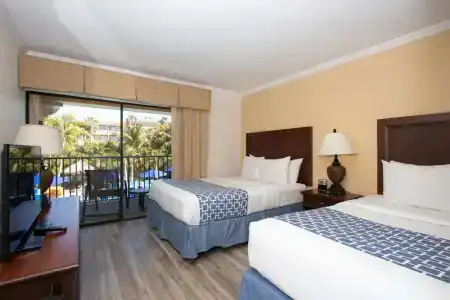 Coconut Cove All Suite - 6